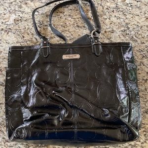 COACH GALLERY NORTH/SOUTH EMBOSSED SIGNATURE PATENT LEATHER TOP ZIP TOTE F19818